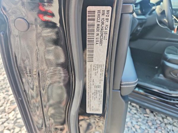 2024 JEEP GRAND CHEROKEE Laredo