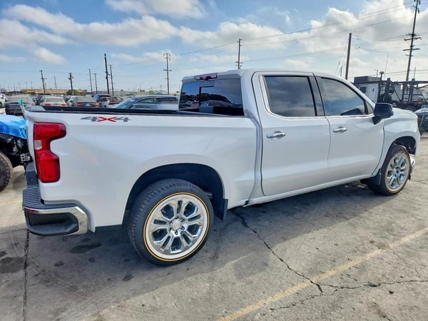 2025 CHEVROLET SILVERADO LTZ