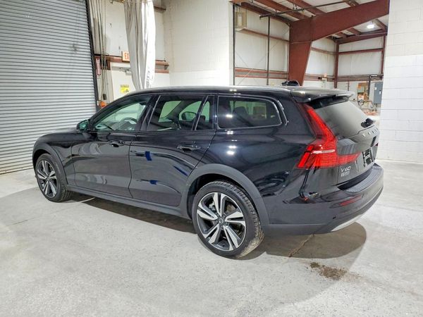 2025 VOLVO V60 CROSS COUNTRY Plus