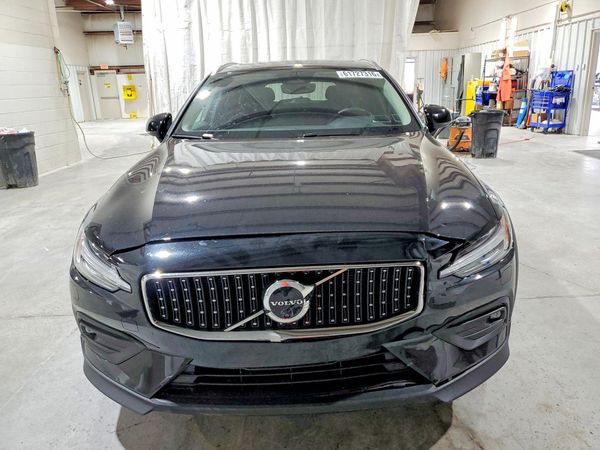 2025 VOLVO V60 CROSS COUNTRY Plus