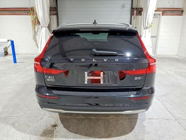 2025 VOLVO V60 CROSS COUNTRY Plus