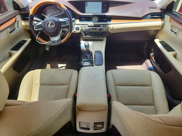 2018 LEXUS ES