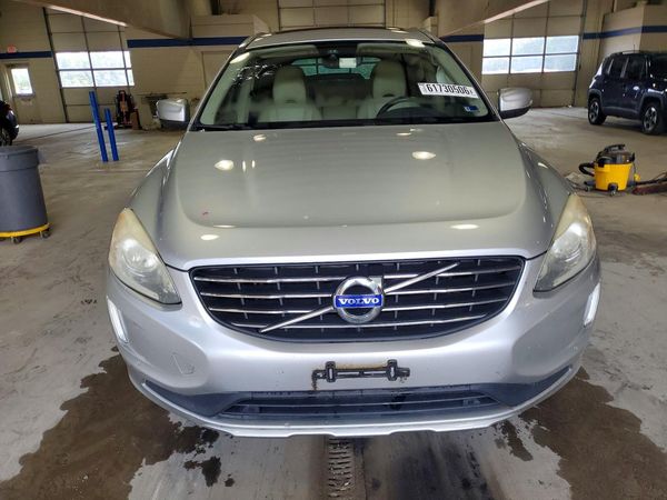 2015 VOLVO XC60 Premier (non R design)