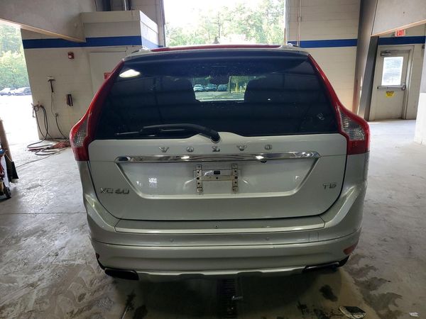 2015 VOLVO XC60 Premier (non R design)