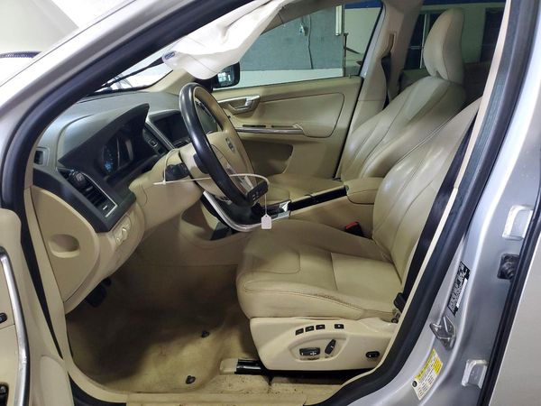 2015 VOLVO XC60 Premier (non R design)