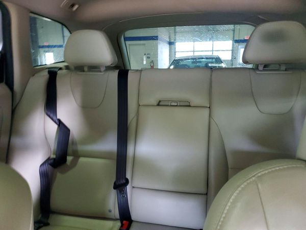 2015 VOLVO XC60 Premier (non R design)