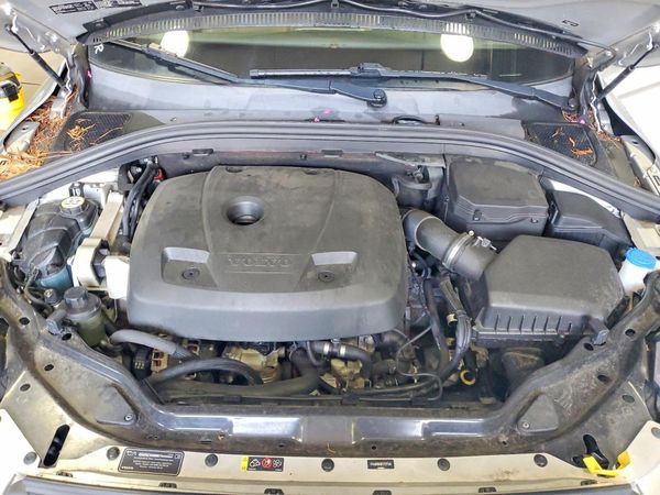 2015 VOLVO XC60 Premier (non R design)