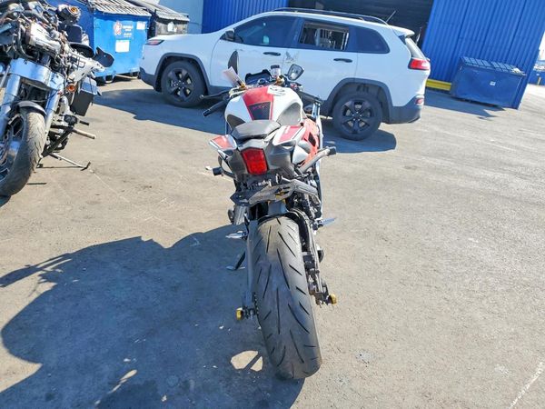 2022 YAMAHA YZFR7