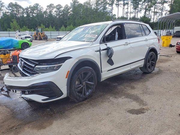 2024 VOLKSWAGEN TIGUAN SE R-Line Black — Front 3/4