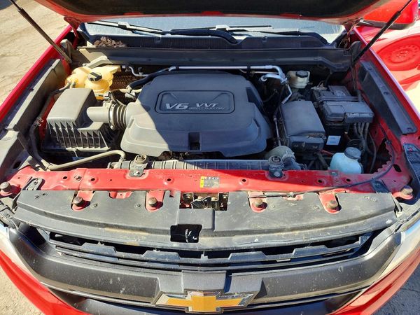 2016 CHEVROLET COLORADO Z71 — Engine bay