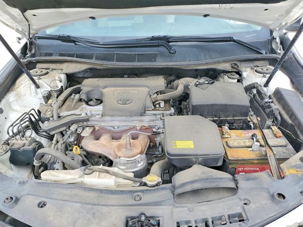 2012 TOYOTA CAMRY — Engine bay