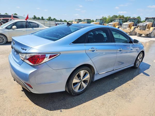 2012 HYUNDAI SONATA Middle level