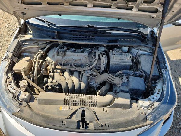 2020 TOYOTA COROLLA LE — Engine bay