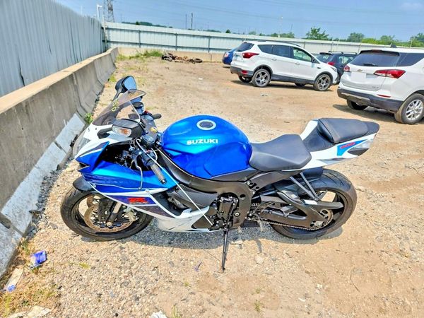 2025 SUZUKI GSXR600