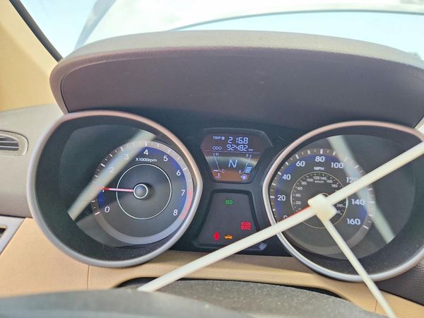 2012 HYUNDAI ELANTRA