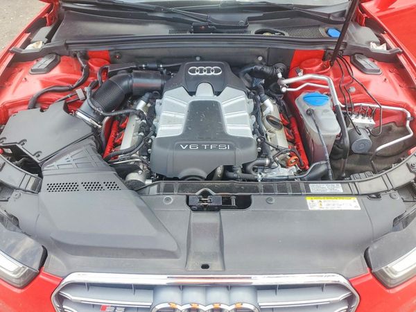 2013 AUDI S5 quattro Prestige — Engine bay