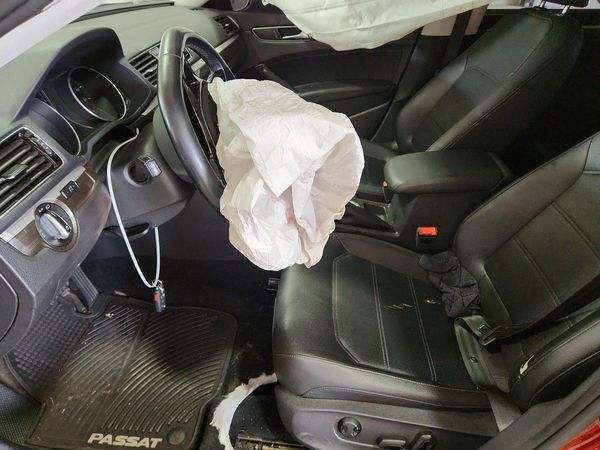 2017 VOLKSWAGEN PASSAT SE — DENT