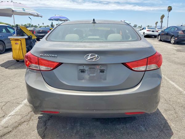 2013 HYUNDAI ELANTRA