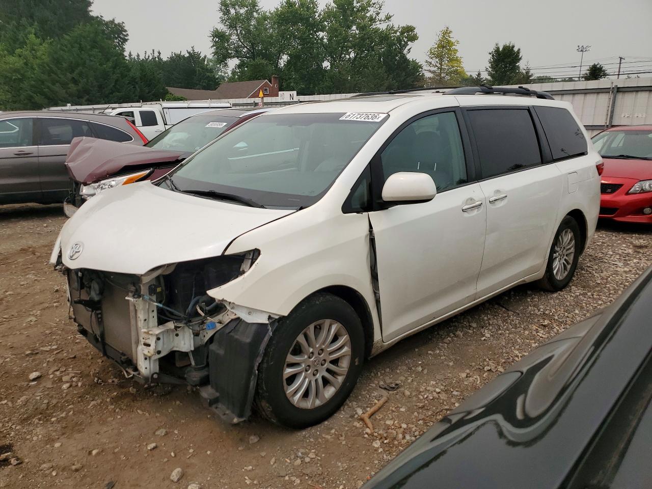 2015 TOYOTA SIENNA