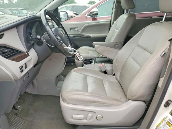 2015 TOYOTA SIENNA