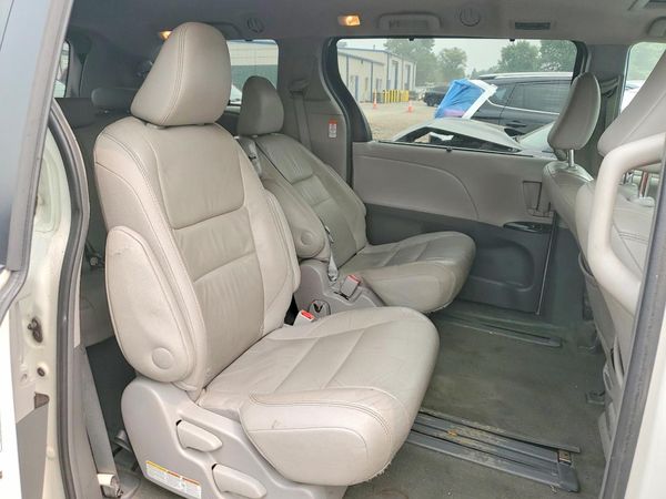2015 TOYOTA SIENNA