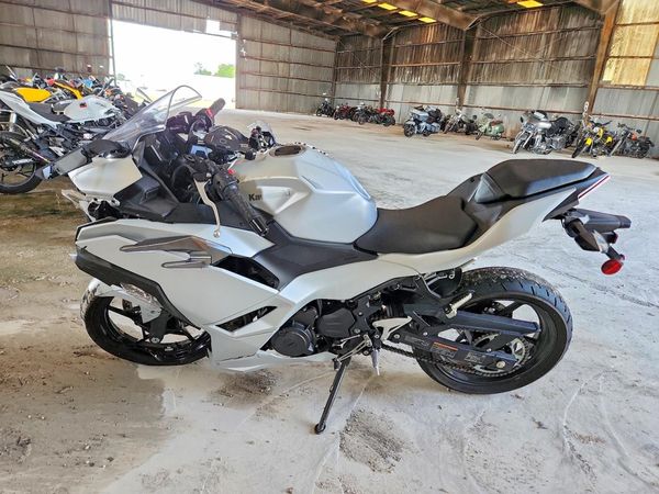 2025 KAWASAKI EX500
