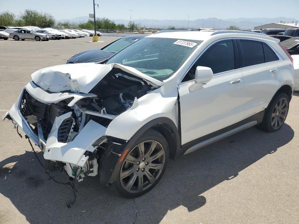 2019 CADILLAC XT4 Premium Luxury — Front 3/4