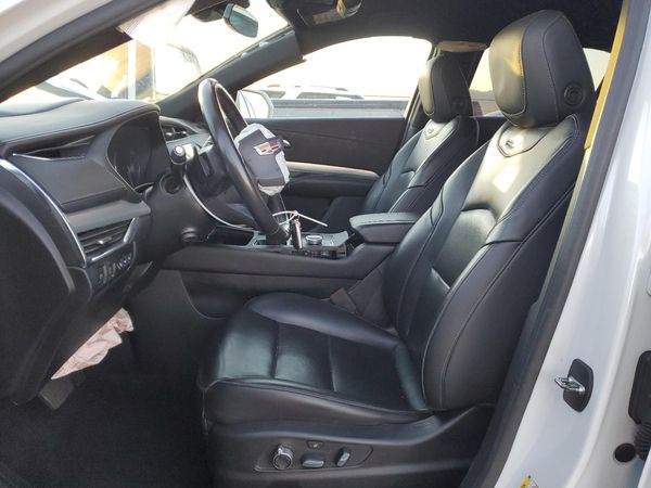 2019 CADILLAC XT4 Premium Luxury — DENT