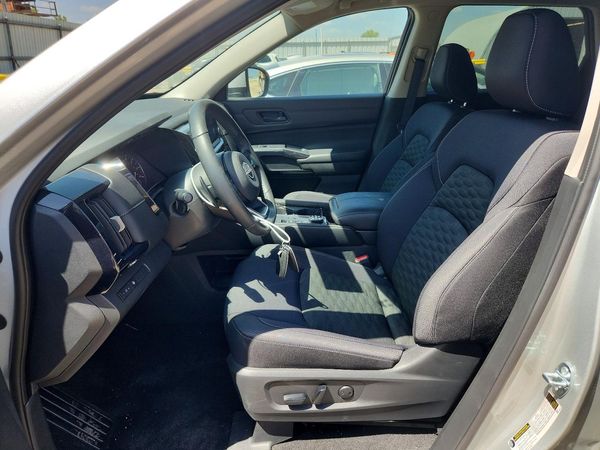 2024 NISSAN PATHFINDER SV