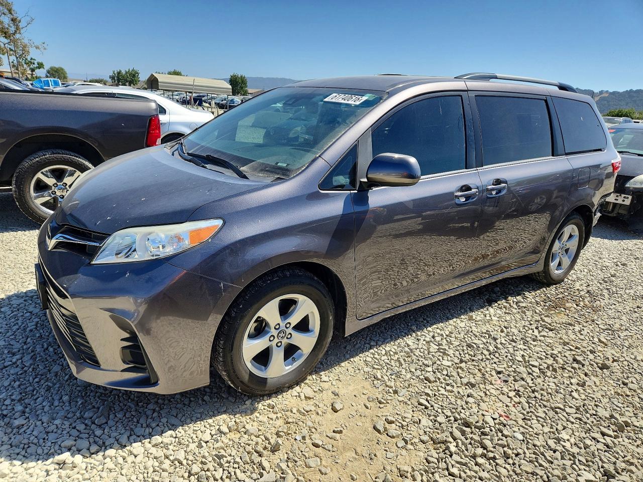 2018 TOYOTA SIENNA LE