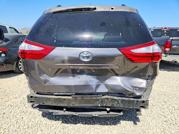 2018 TOYOTA SIENNA LE
