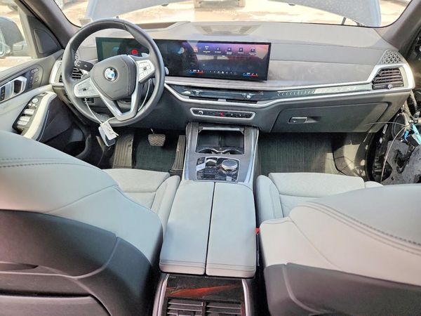 2025 BMW X7