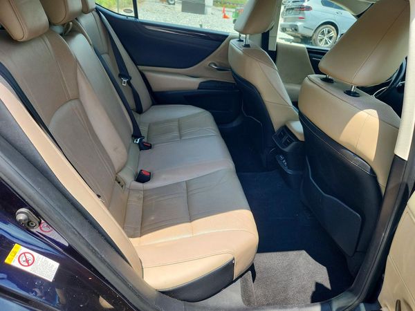 2019 LEXUS ES 350