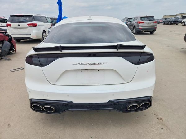2022 KIA STINGER GT-Line