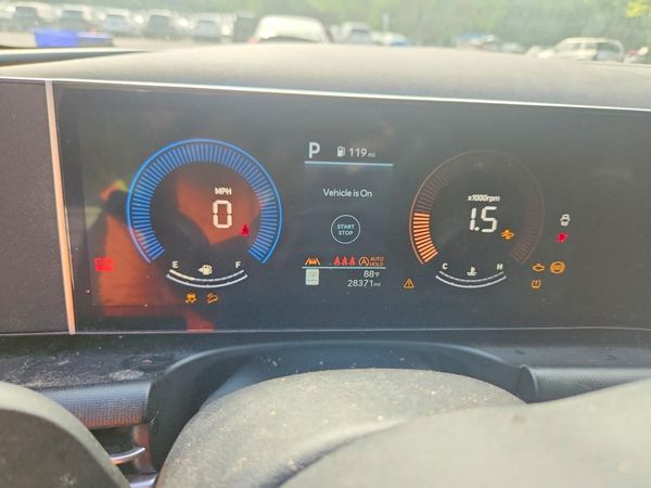 2025 HYUNDAI TUCSON SE