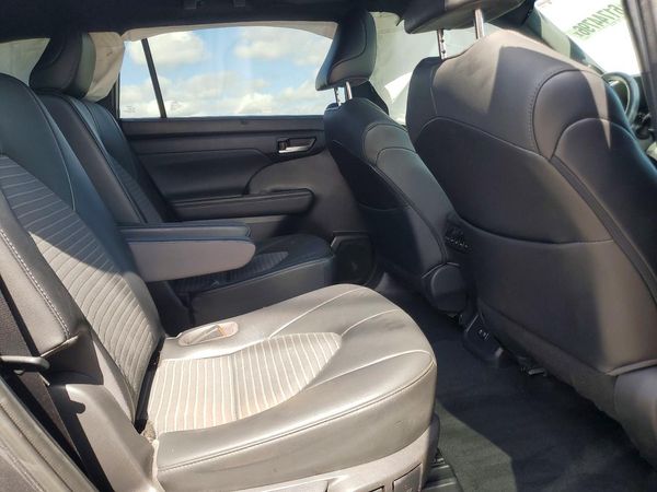 2021 TOYOTA HIGHLANDER XSE Nav & JBL