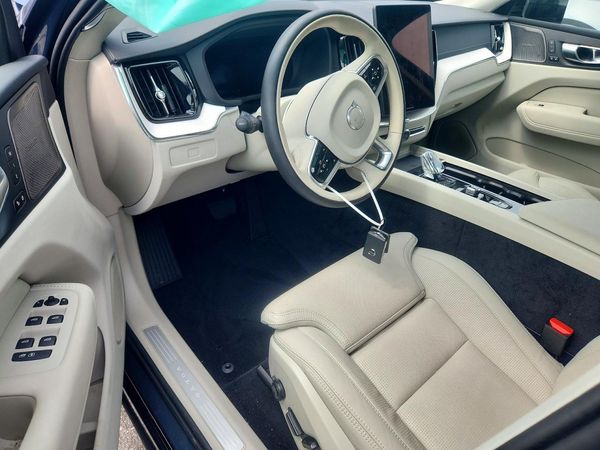 2026 VOLVO XC60 Ultra Dark