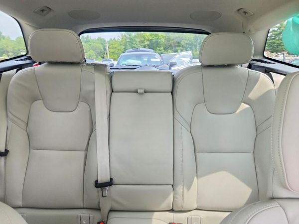 2026 VOLVO XC60 Ultra Dark