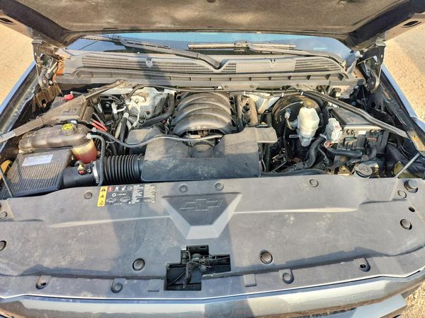 2017 CHEVROLET SILVERADO LTZ — Engine bay