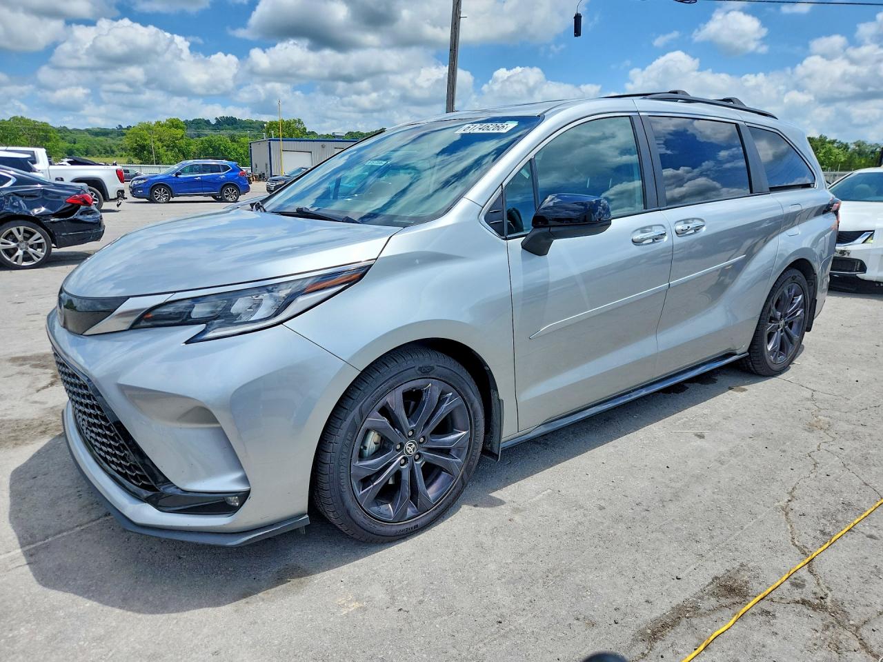 2022 TOYOTA SIENNA XSE