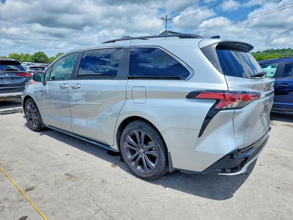 2022 TOYOTA SIENNA XSE