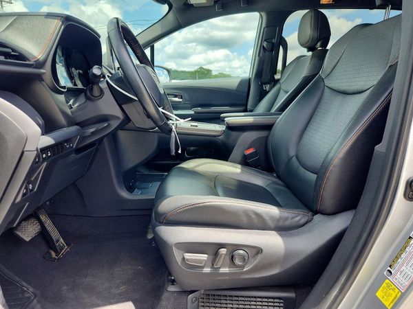2022 TOYOTA SIENNA XSE