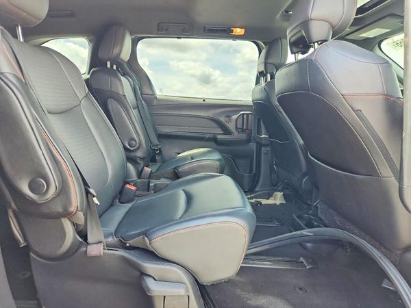 2022 TOYOTA SIENNA XSE