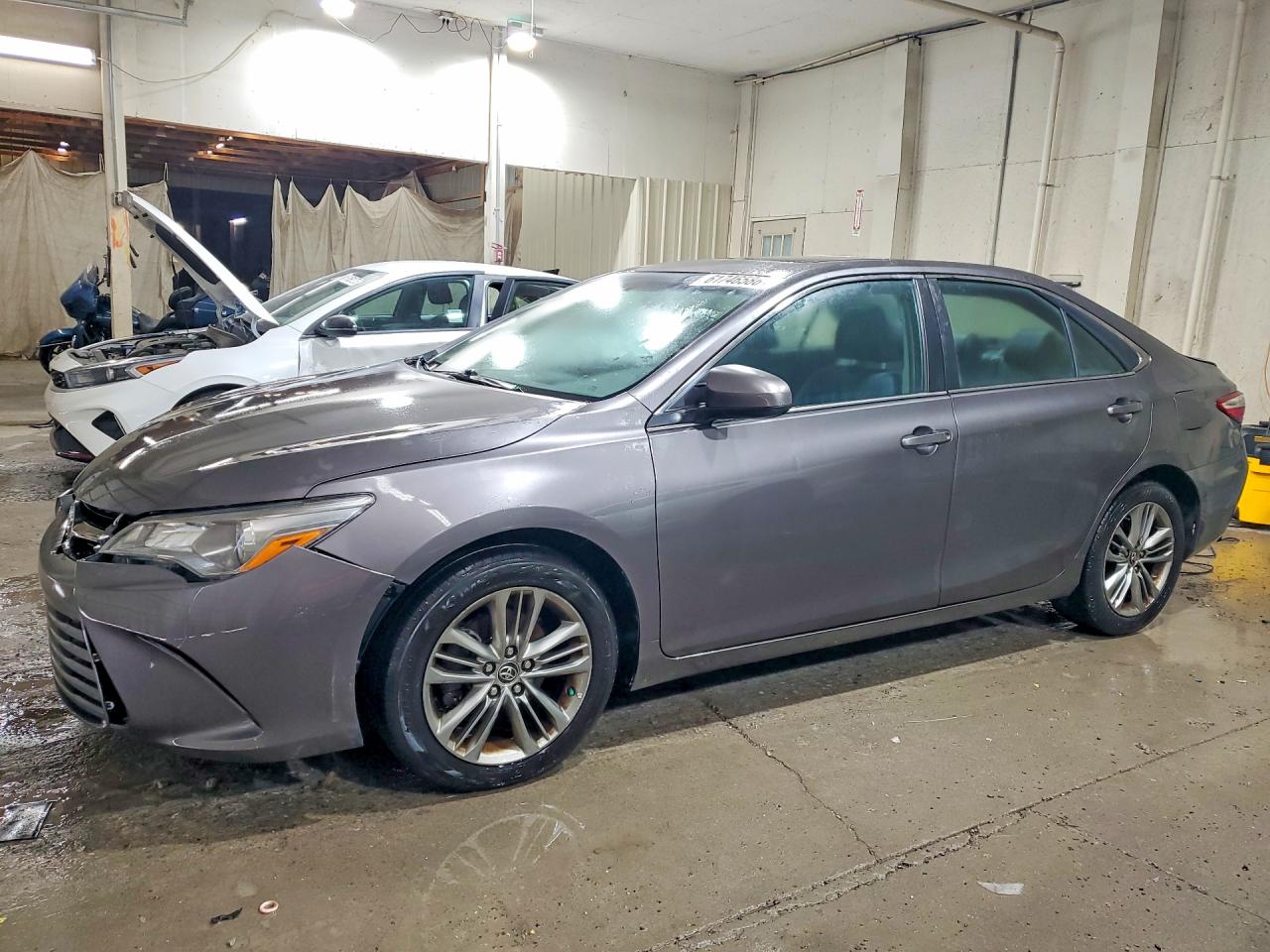 2015 TOYOTA CAMRY — Front 3/4