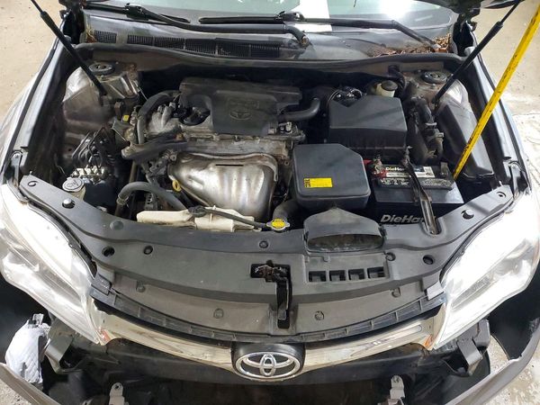 2015 TOYOTA CAMRY — Engine bay