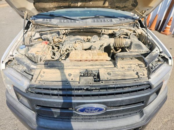 2018 FORD F150 — Engine bay