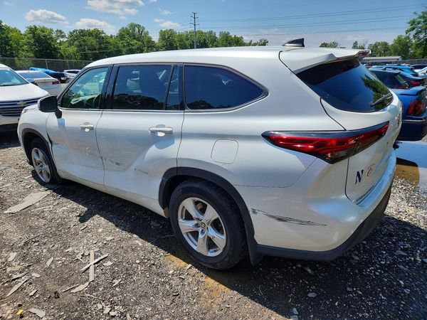2022 TOYOTA HIGHLANDER LE