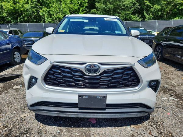 2022 TOYOTA HIGHLANDER LE