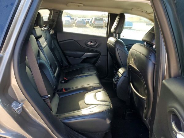 2019 JEEP CHEROKEE LATITUDE PLUS FWD