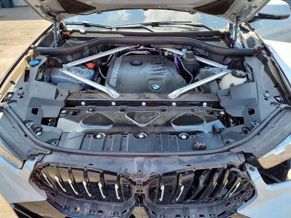 2025 BMW X6 xDrive40i